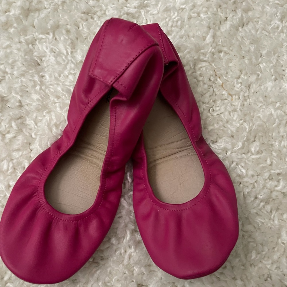 Leather Storehouse flats